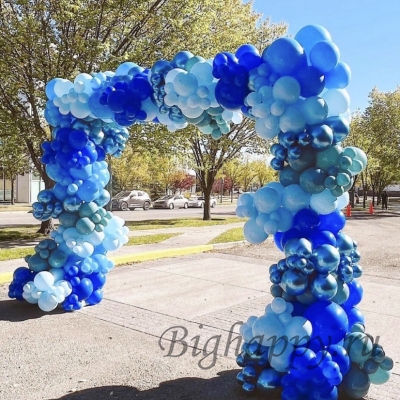 Голубая арка из шаров фото