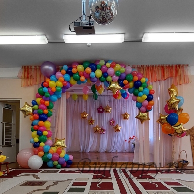 Оформление шарами музыкального зала в детском саду фото