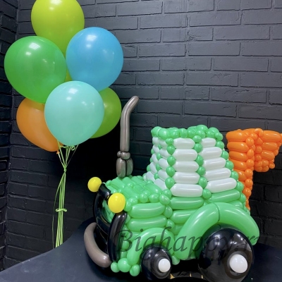 Фигура &quot;Трактора из шаров для моделирования и фонтан разноцветных шаров&quot; фото