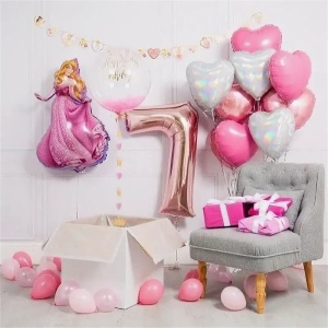 Украшение стены шариками в квартире на День рождения девочки фото