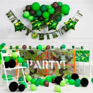 Украшение комнаты на День рождения шарами в военном стиле фото
