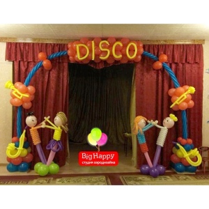 Арка из воздушных шаров Disco на сцене фото
