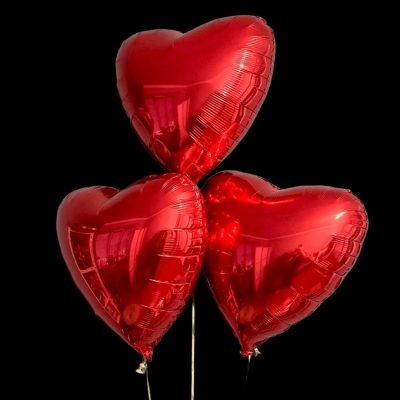 3 красных сердца