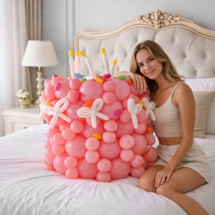 Фигура из шаров &laquo;Торт радости&raquo; фото