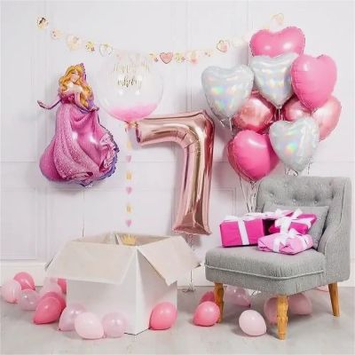 Украшение стены шариками в квартире на День рождения девочки