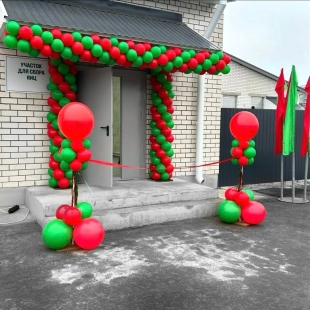 Оформление шарами &laquo;Торжественный вход&raquo; фото