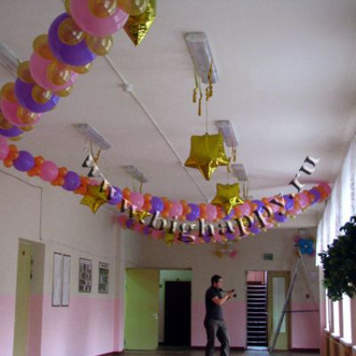Украшение коридора школы воздушными шарами