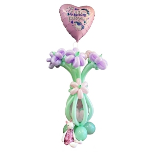 Букет из ромашек на стойке с фольгированным шаром фото