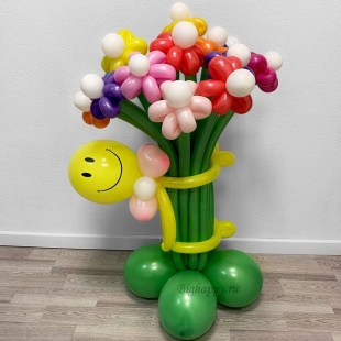 15 цветов из шаров в руках человечка фото