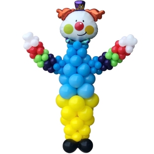 Большая фигура из шаров в виде клоуна фото