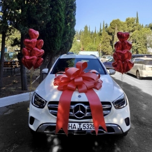 Украшение автомобиля фольгированными сердцами фото