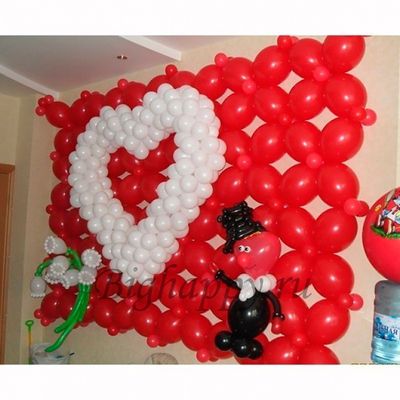 Панно из воздушных шаров на стену Дню всех влюблённых
