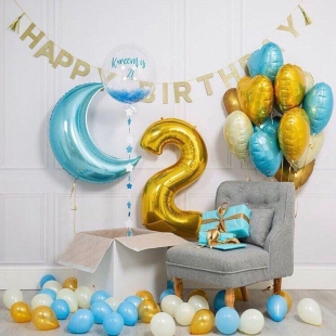Композиция из шариков с фольгированной цифрой фото