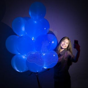 Синий светящийся шар под потолок фото