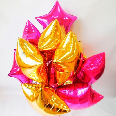 Букет фольгированных шаров в форме малиновых и золотых звёзд