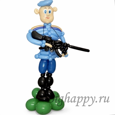 Солдат с автоматом из шаров для моделирования фото