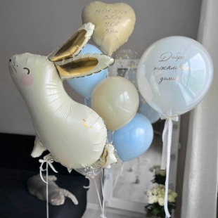 Композиция из шаров на выписку с печатью (данные ребёнка) фото