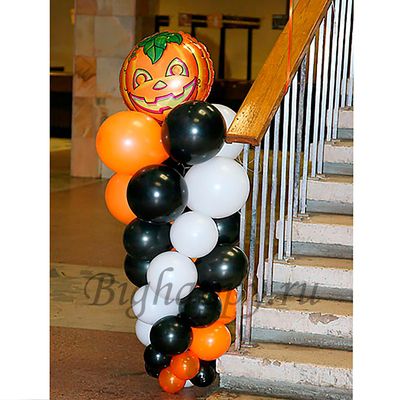 Украшение шариками лестницы на Хеллоуин