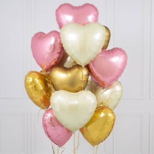 Букет фольгированных розовых, золотых и белых шаров-сердец фото