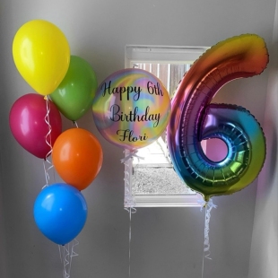 Градиентная цифра, большой шар и связка ярких гелиевых шариков фото