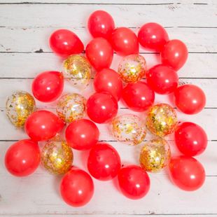 Набор красных и прозрачных с конфетти мини-шаров фото