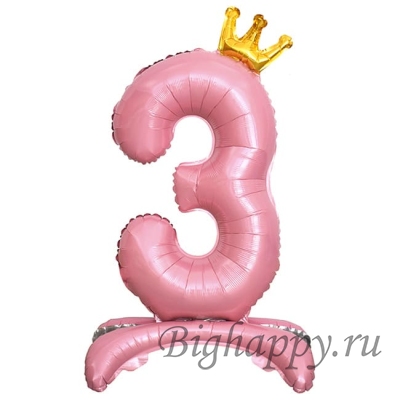 Розовый шарыцифры с золотой короной на подставках