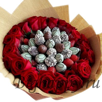 Букет из клубники в шоколаде с розами «Любимым»