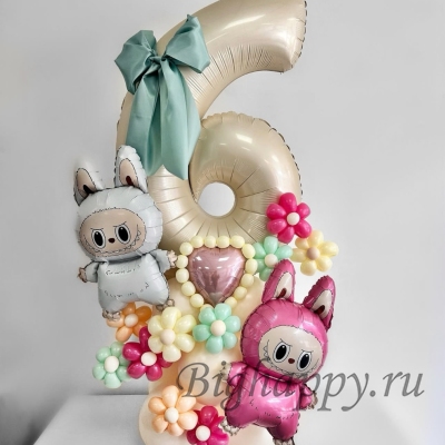 Композиция из воздушных шаров с цифрой и Лабубу