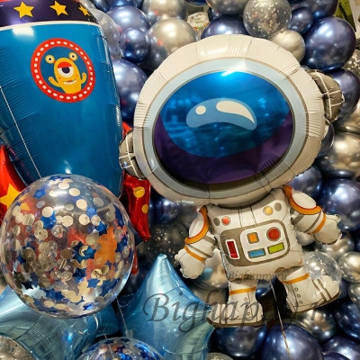 Композиция из шаров &quot;Юный космонавт&quot; фото