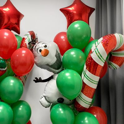 Композиция из воздушных шаров Дед Мороз и Олаф