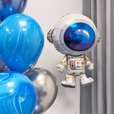 Композиция из воздушных шаров Космонавт и ракета на День рождения