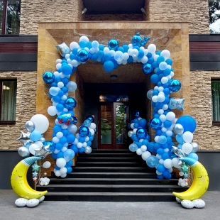 Оформление входа шарами на выписку фото