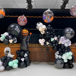 Оформление шарами &laquo;Тайна Тёмного Хэллоуина&raquo; фото