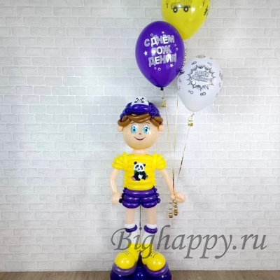 Фигура мальчика с тремя гелиевыми шарами фото