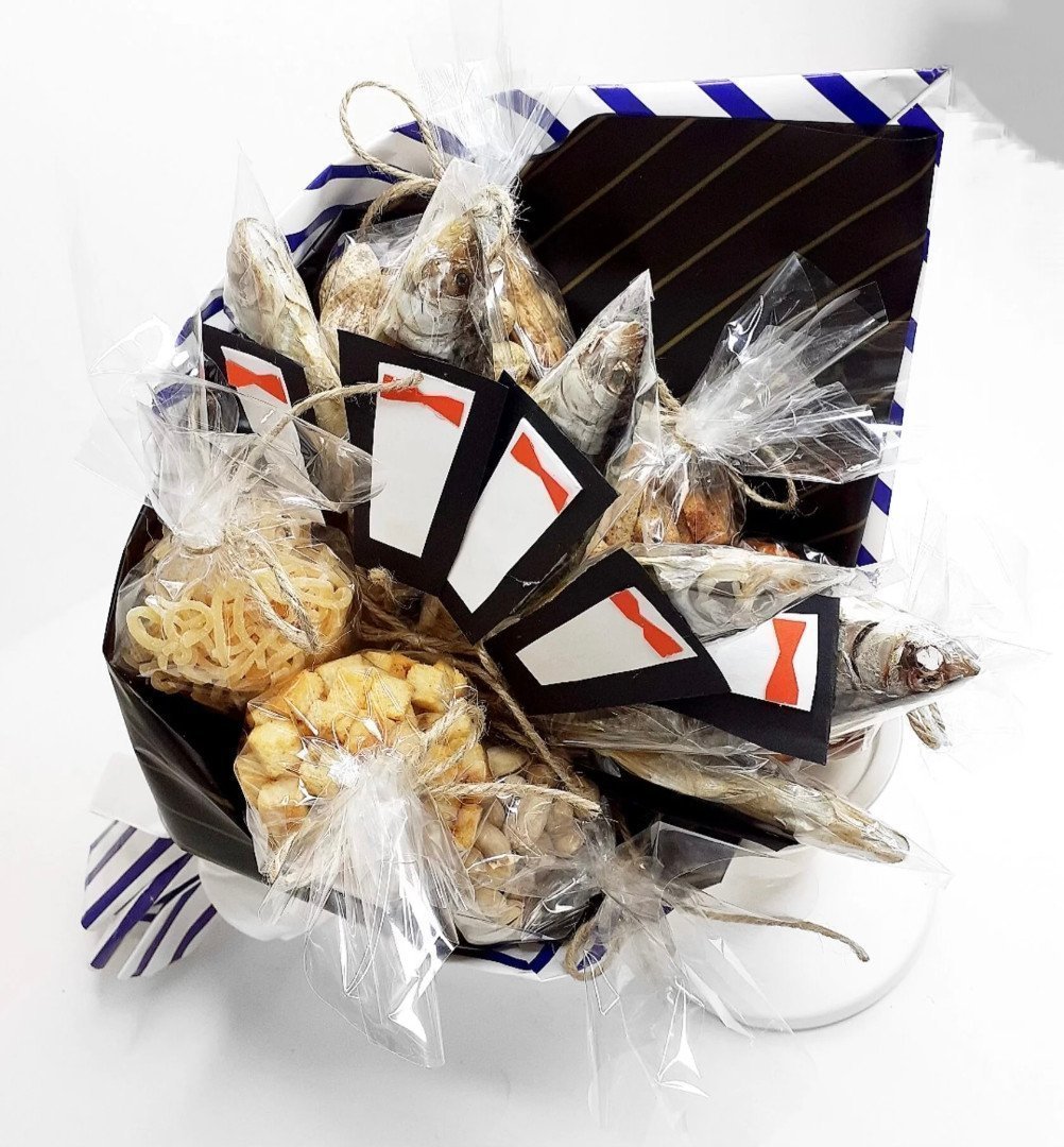 Мужской съедобный букет «Вкусное поздравление» купить в Москве с доставкой:цена, фото, описание
