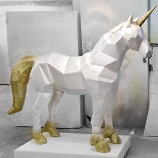 Фигура из пенопласта "Единорог" фото