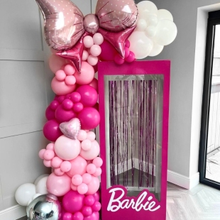 Яркая фотозона из шаров «Barbie» фото