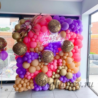 Фотозона – стена из шаров «Happy Birthday» фото
