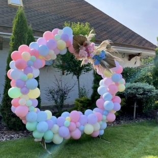 Круглая фотозона из шаров &laquo;Ассорти макарунс&raquo; фото