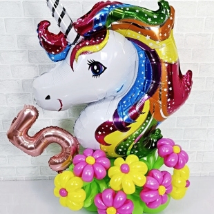 Единорог на подставке с фольгированной цифрой фото