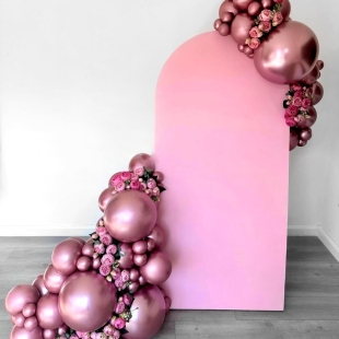 Фотозона из шаров с цветами и Вашей надписью "Благородный розовый" фото
