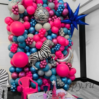 Панно из шаров для детского праздника «Зебра» фото