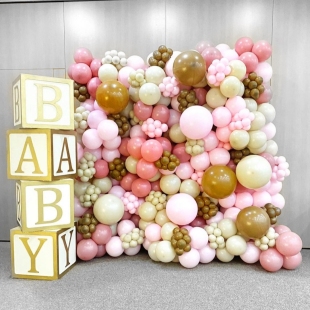 Фотозона – стена из шаров и кубиков «Baby» фото