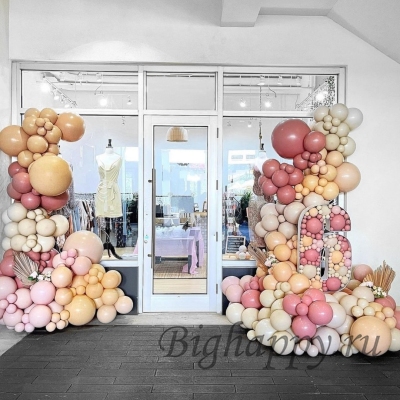 Оформление для магазина воздушными шарами в розовых тонах