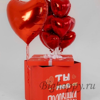 Красная коробка – сюрприз с красными фольгированными сердцами фото