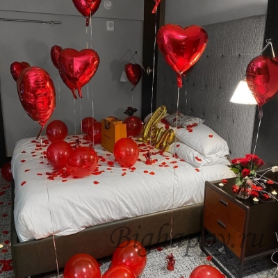 Оформление красными воздушными шарами «Романтический сюрприз»