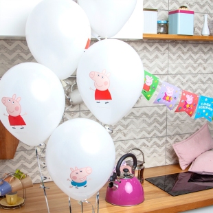Латексные белые шарики &quot;Свинка Пеппа&quot; фото