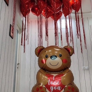 Фольгированный шар &ndash; фигура на подставке &laquo;Мишка с сердцем&raquo; фото