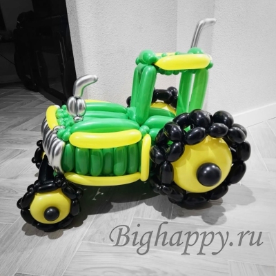 Фигура Зеленый трактора из шаров для моделирования