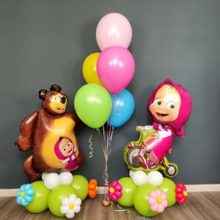 Композиция из шаров в тематике &laquo;Маша и Медведь&raquo; фото